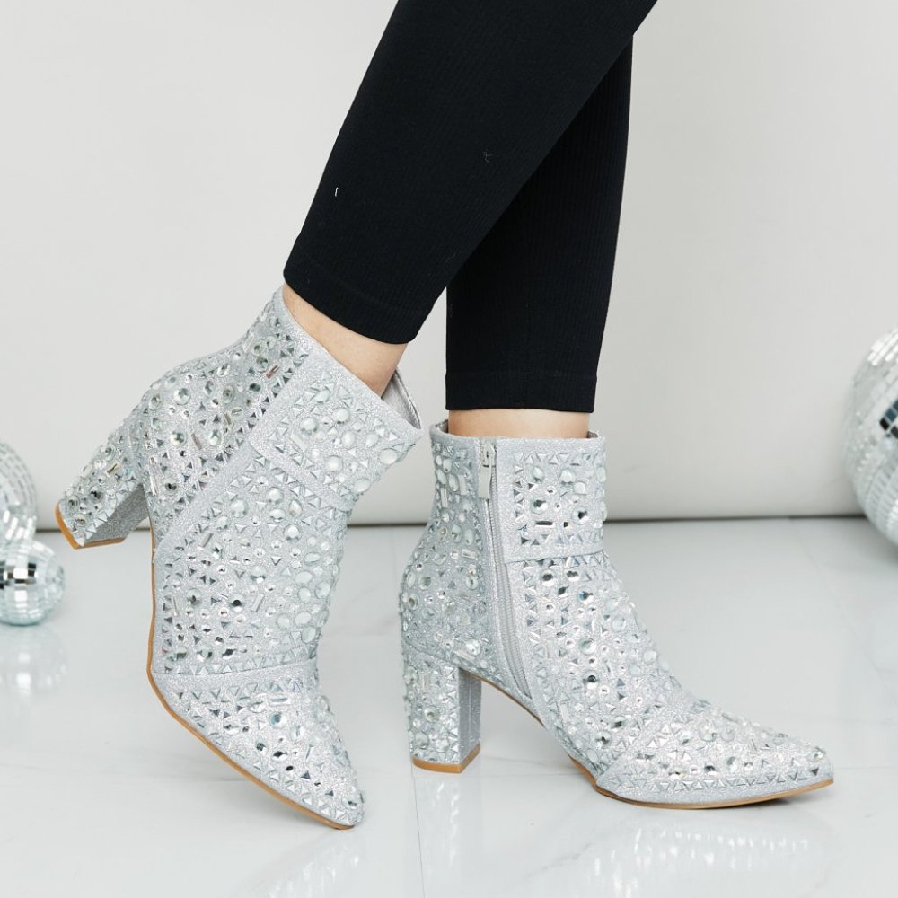 Forever Link NWT Glitter Point Toe Booties in Silver